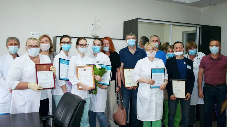 Награждение сотрудников клиники "Бионика" ко Дню медицинского работника.