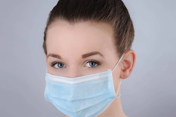 Уважаемые пациенты! В клинике необходимо использовать защитные маски.